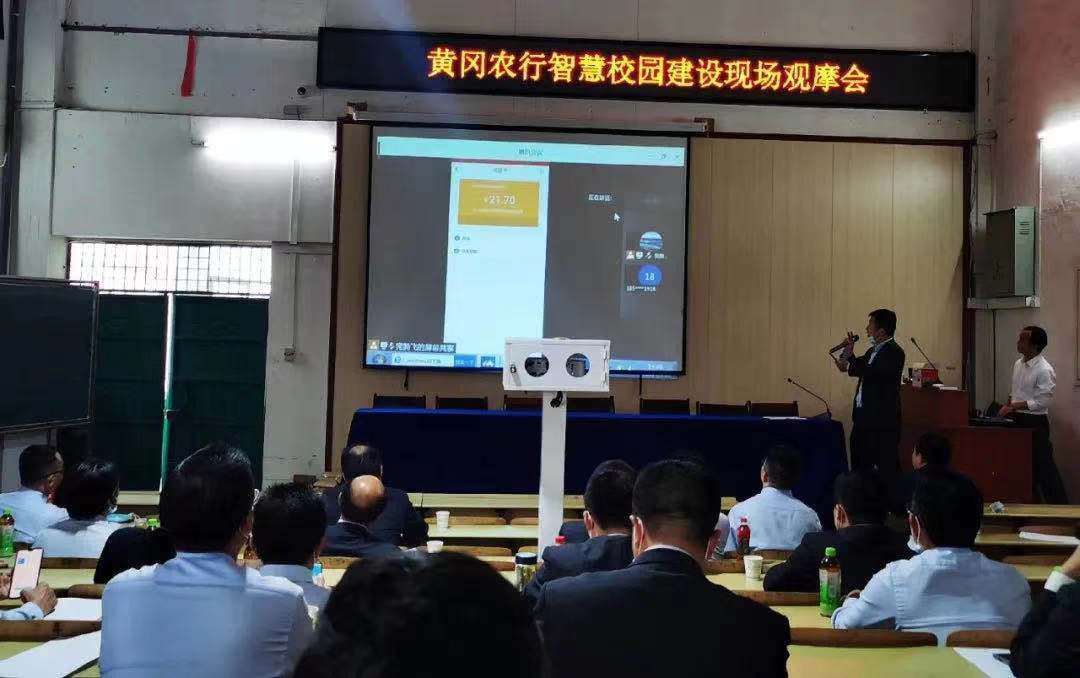 精彩紛呈！聞一多中學智慧校園多場景應用引圍觀！(圖1)